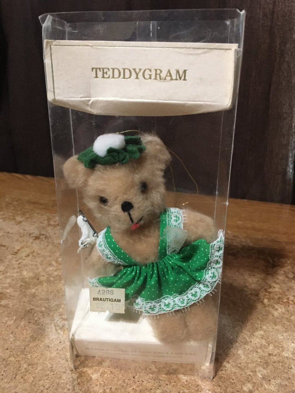 CUDDLES INC TEDDYGRAM TEDDY BEAR ICE SKATER GREEN DRESS AND HAT PLUSH 5.5"